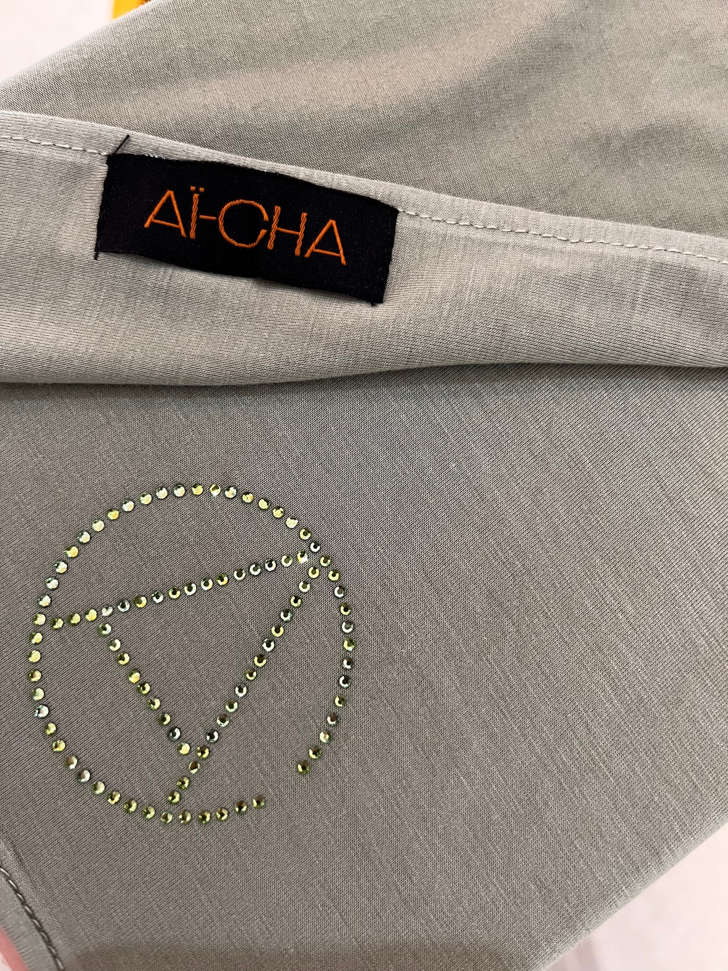 Bamboo scarf met strass logo