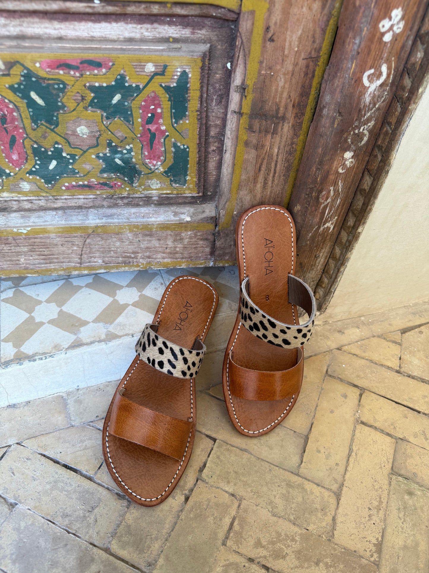 Handmade leather sandals print