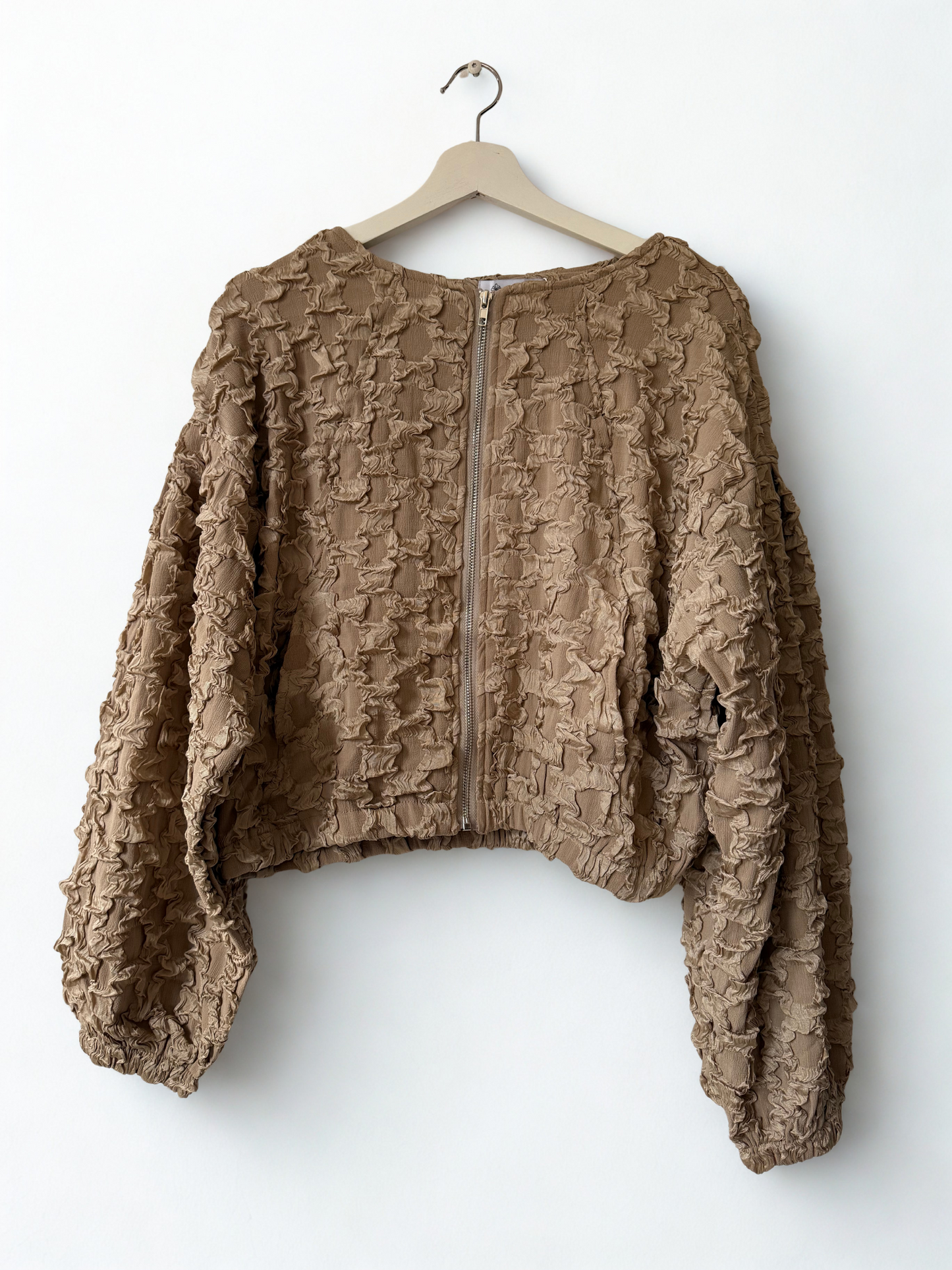 Cropped jasje met ballon mouwen beige